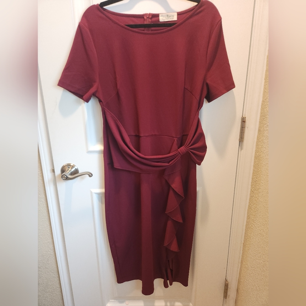 Elegant Burgundy Twist-Waist Midi Dress